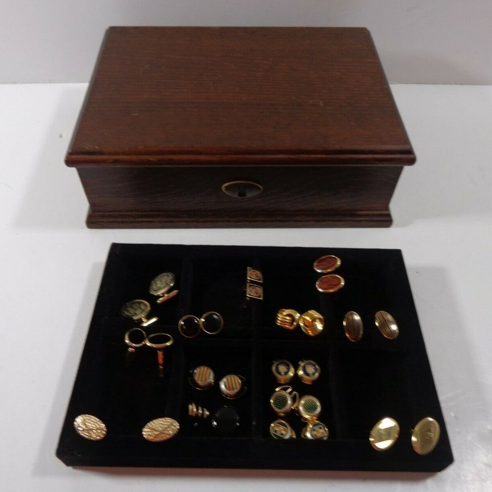 LOT OF MIXED SETS TIE CLIPS CUFFLINK W DIVIDER BOX